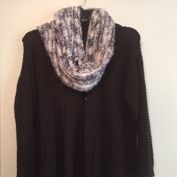 Personally knit grey and white scarf. - Picture 3 of 5